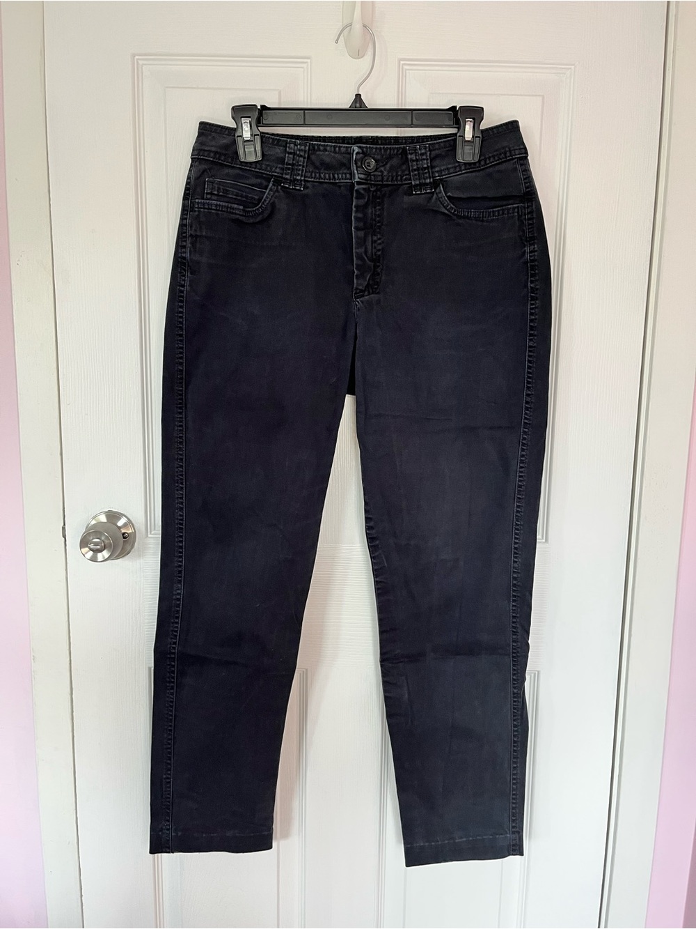 Lee classic black straight leg jeans. Size 10 medium